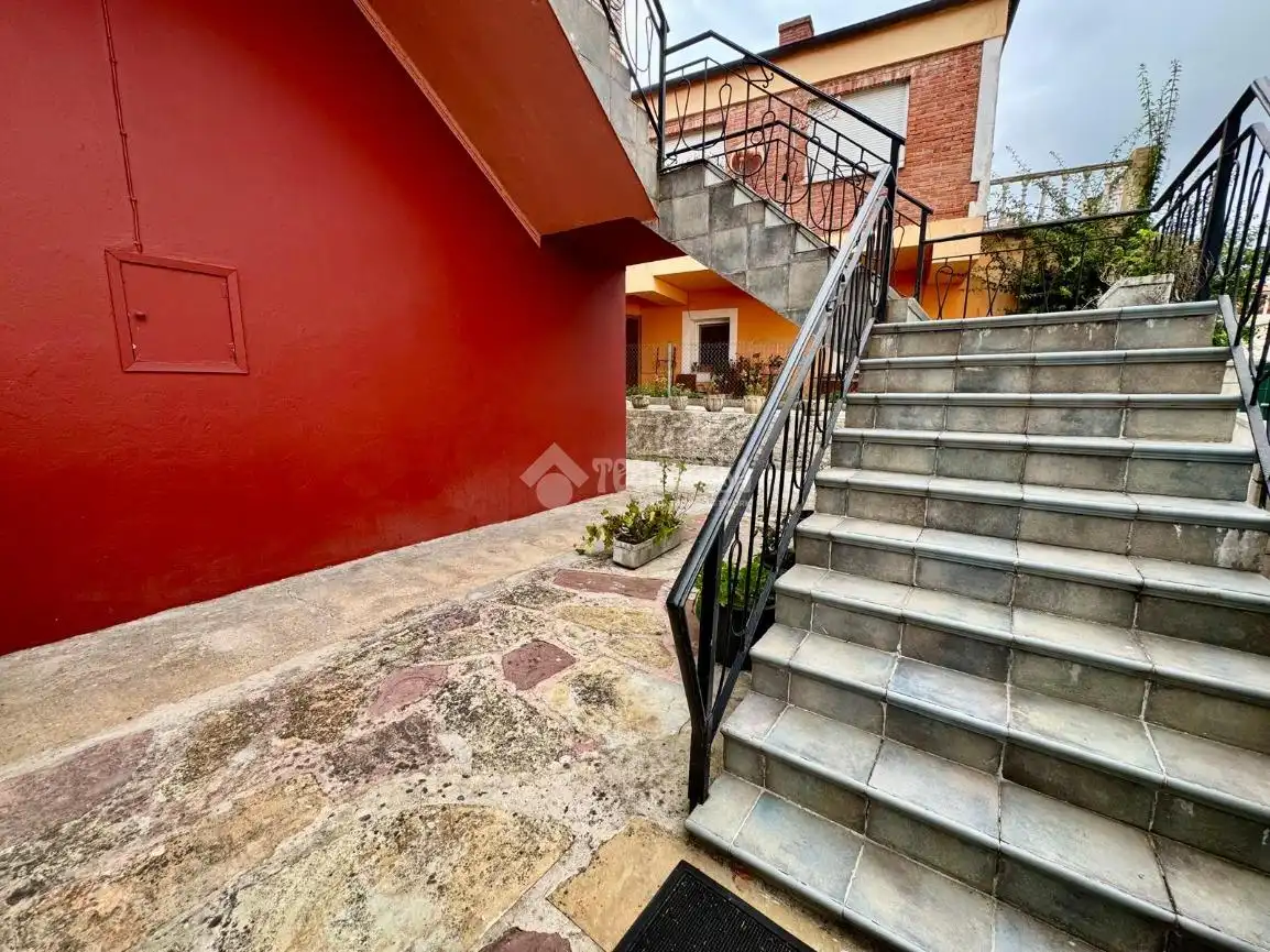 Vista exterior de Casa o xalet en venda en El Astillero   amb Calefacció, Parquet i Terrassa