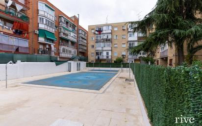 Swimming pool of Flat for sale in  Madrid Capital  with Air Conditioner and Swimming Pool