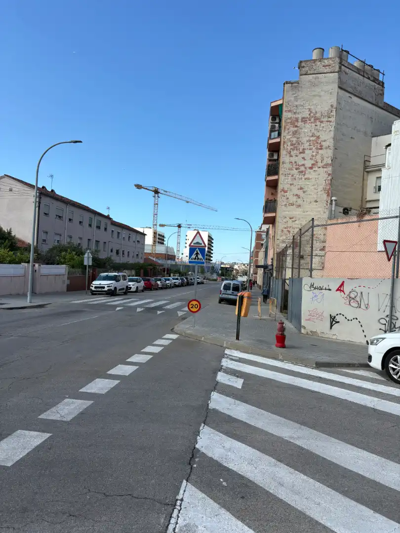 Außenansicht von Geschaftsraum zum Verkauf in Terrassa mit Klimaanlage, Heizung und Parkett