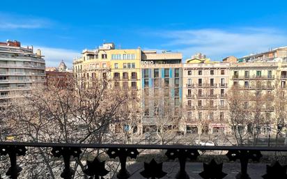 Exterior view of Flat for sale in  Barcelona Capital  with Air Conditioner, Terrace and Balcony