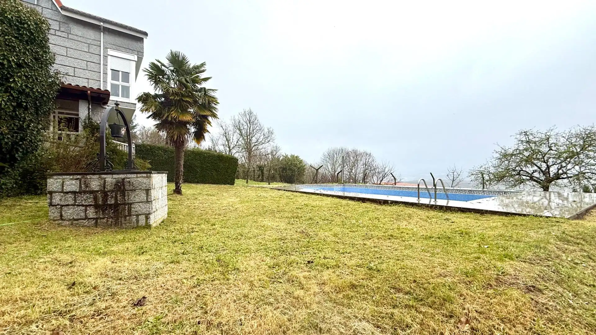 Swimming pool of Country homes for sale in Toén  with Private garden, Storage room and Swimming Pool