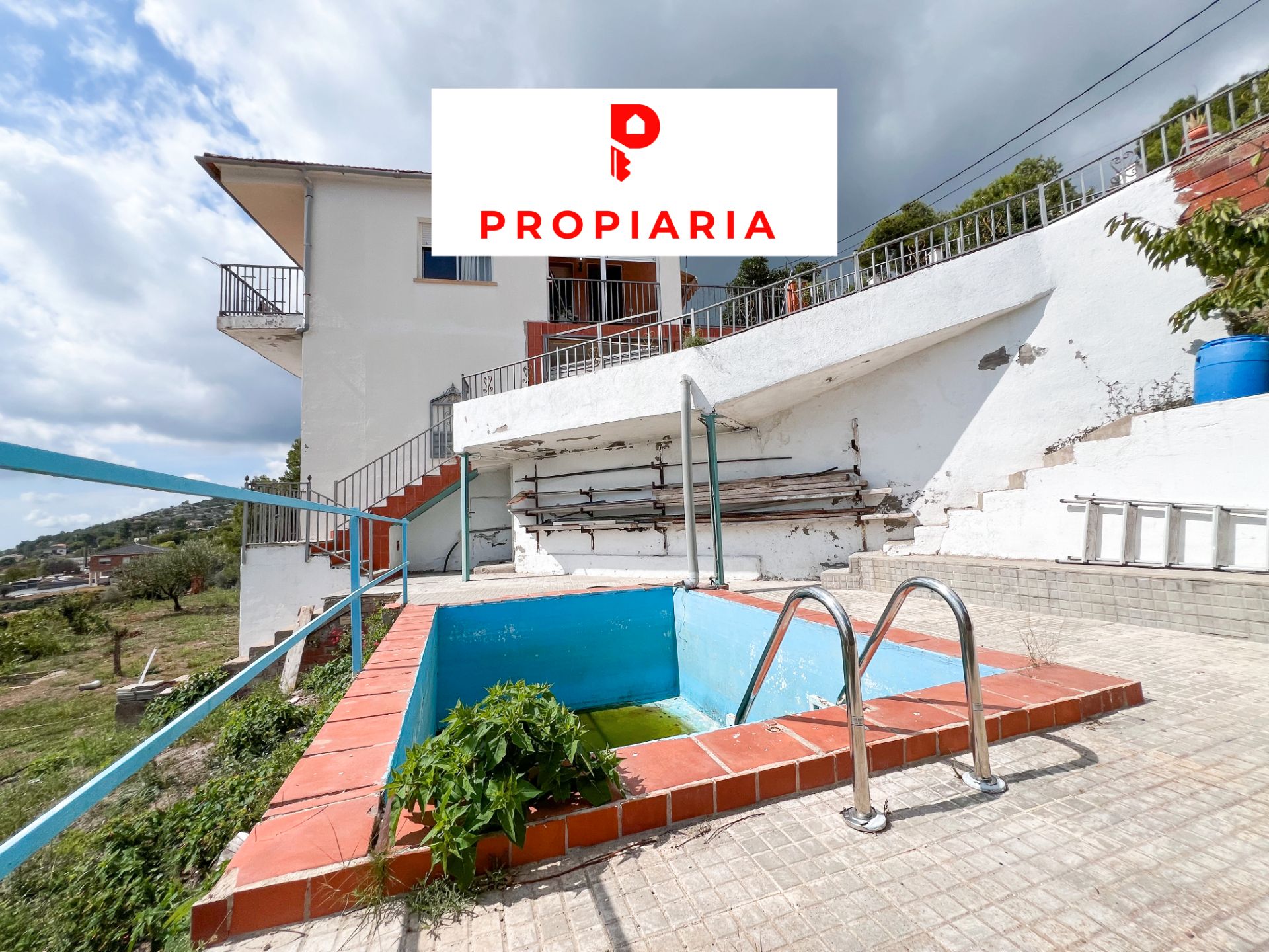 Piscina de Casa o xalet en venda en Vallirana amb Aire condicionat, Calefacció i Jardí privat