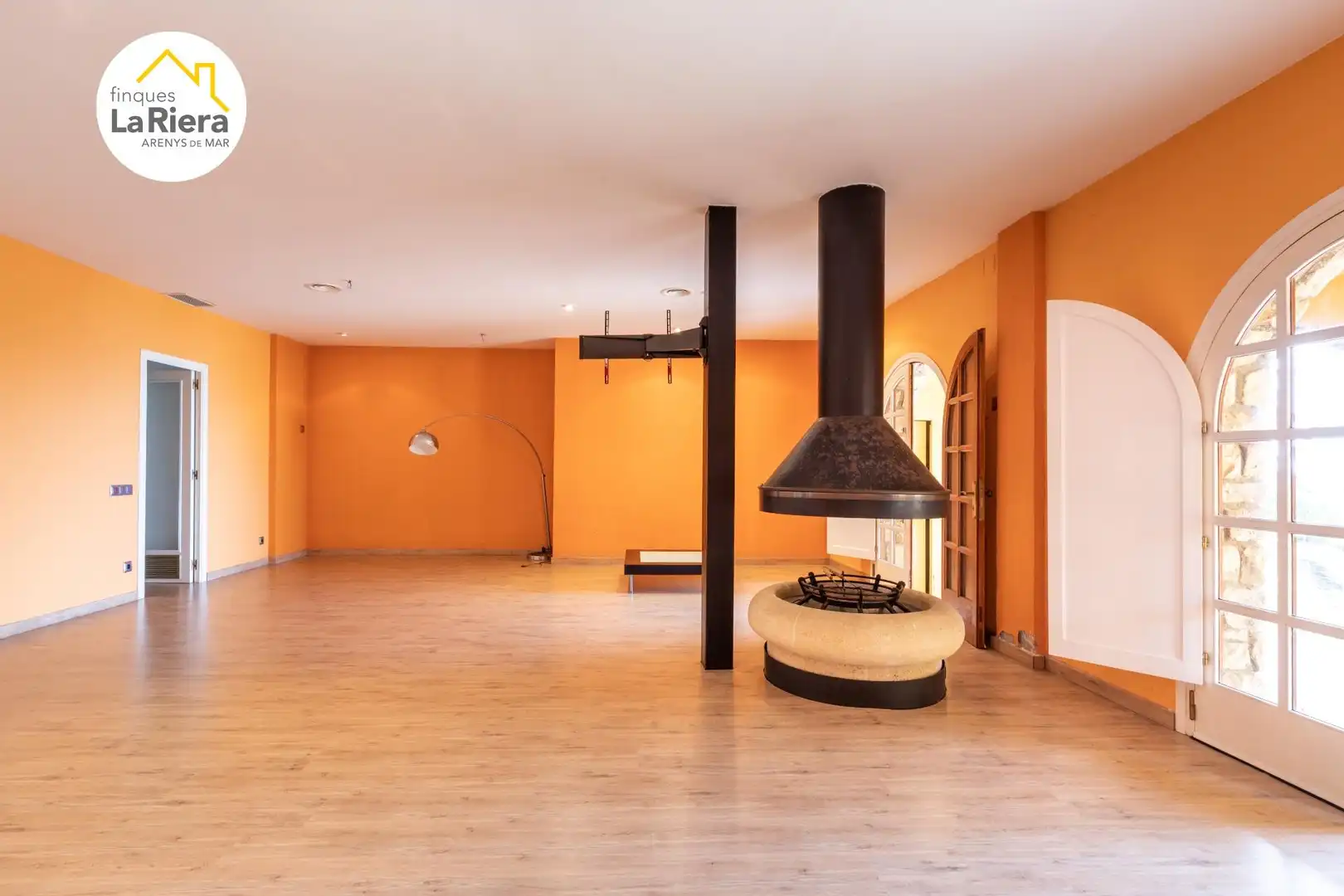 Sala de estar de Casa o chalet en venta en Arenys de Mar con Aire acondicionado, Calefacción y Jardín privado