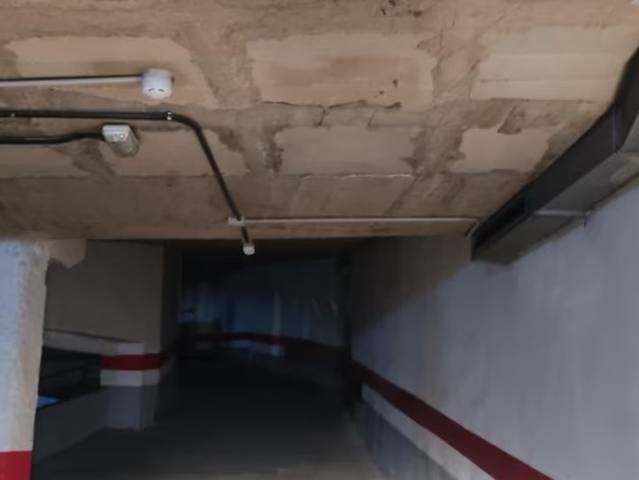 Garaje en Alquiler en Calle Amador de los Ríos, 1 en La Calzada - La Florida