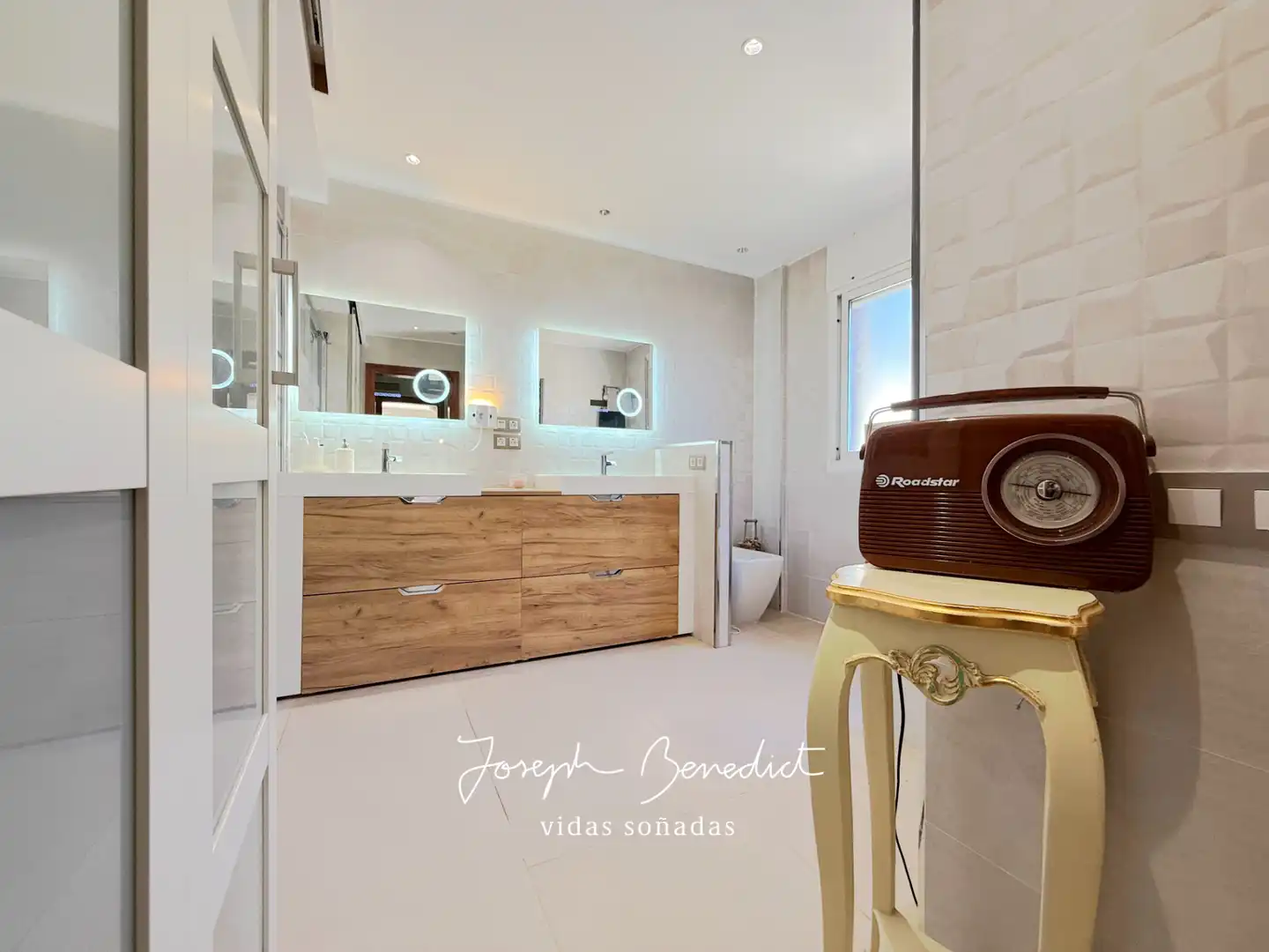 Bathroom of Houses for sale in Castelldefels  with Air Conditioner, Heating and Private garden
