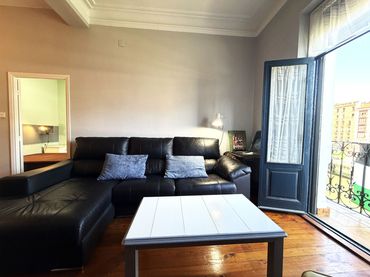 Piso con balcón en venta en Ibaiondo