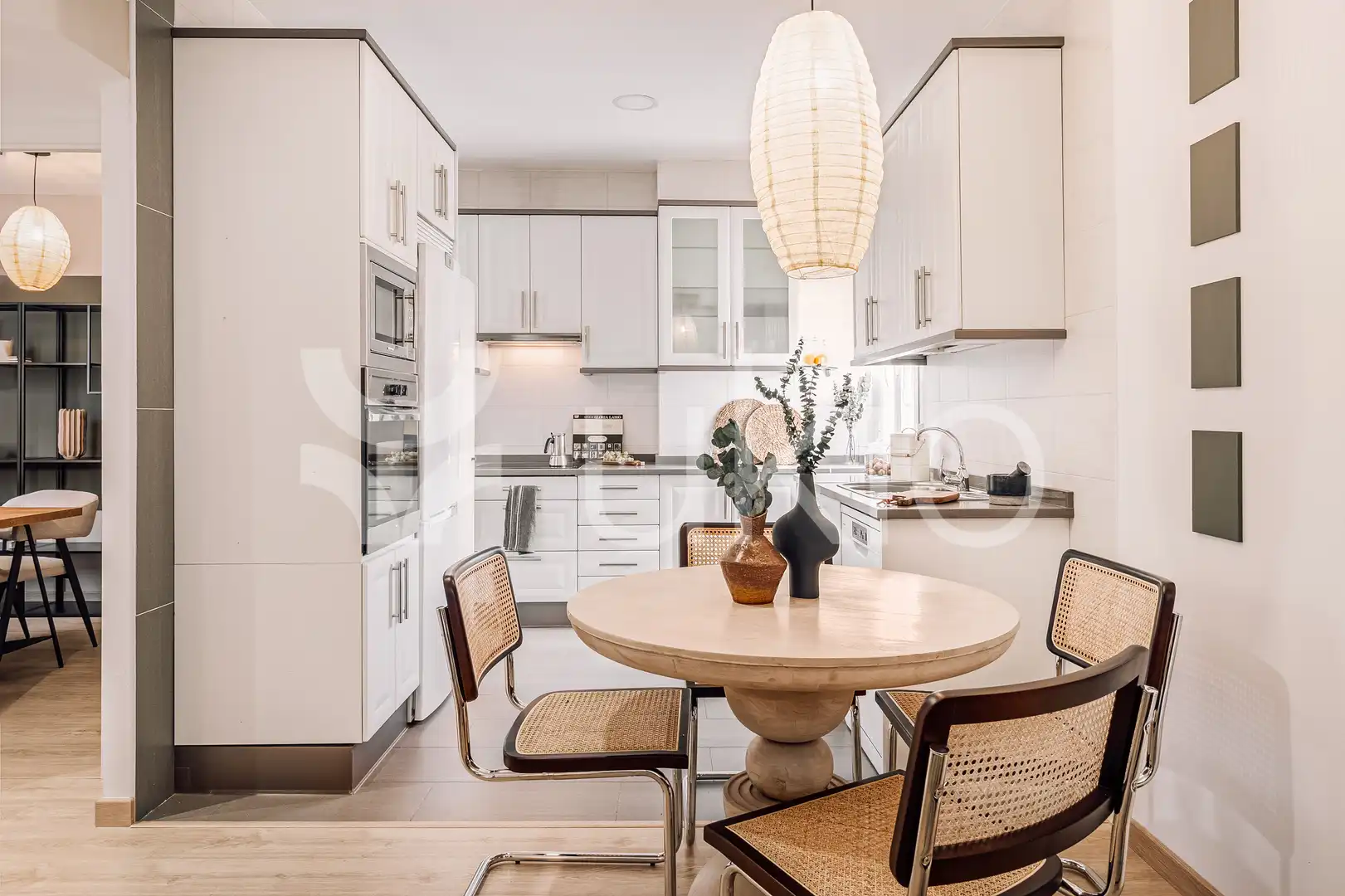 Cuina de Apartament de lloguer en Madrid amb Aire condicionat, Calefacció i Moblat