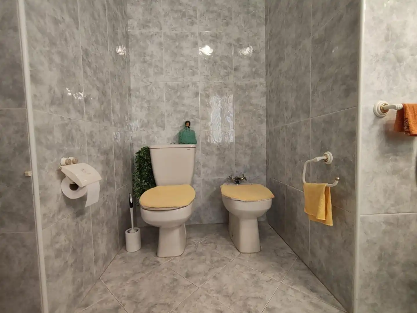 Bany de Casa o xalet en venda en La Nucia amb Aire condicionat, Jardí privat i Terrassa