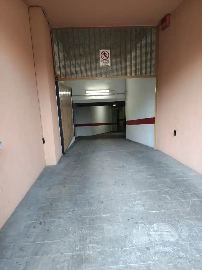 Motorradstellplatz zur Miete in Avenida Pintor Baeza 11