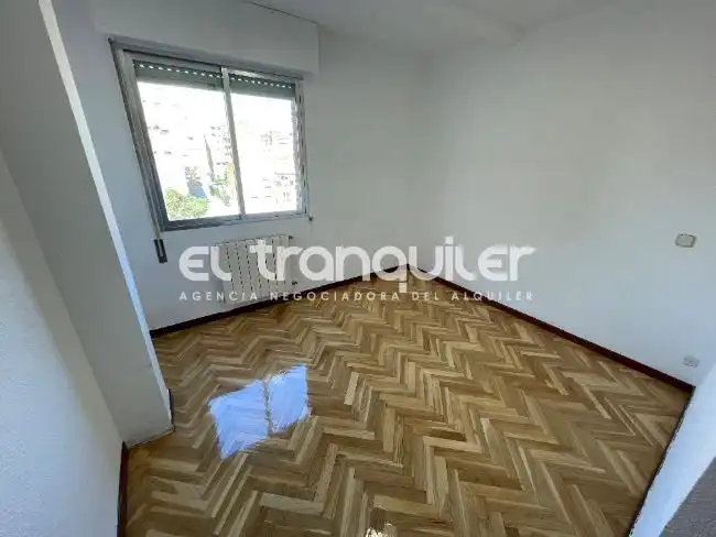Dormitori de Pis de lloguer en Móstoles amb Parquet, Terrassa i Rentadora