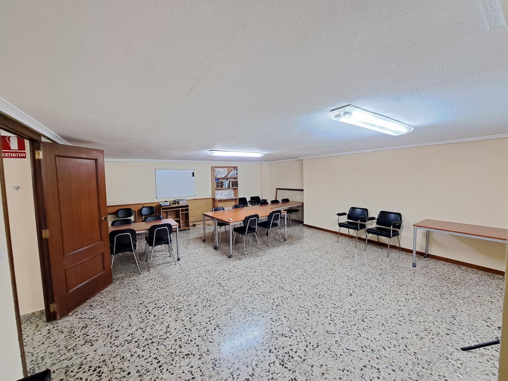 Office to rent in Alzira  with Air Conditioner