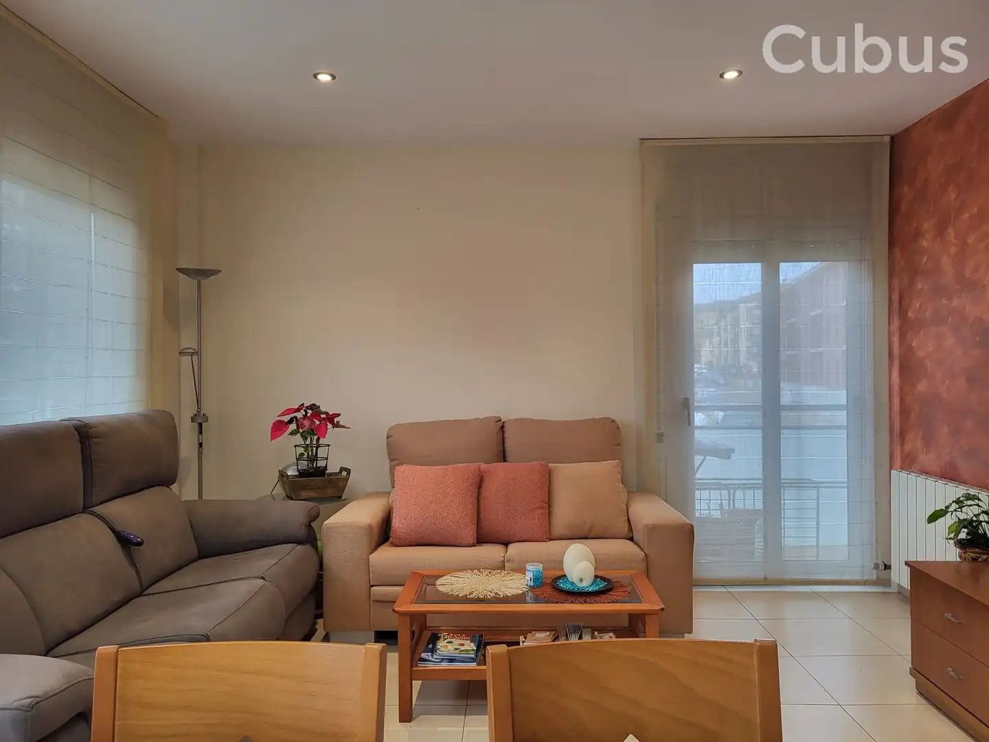 Living room of Flat for sale in Olot  with Air Conditioner, Heating and Balcony