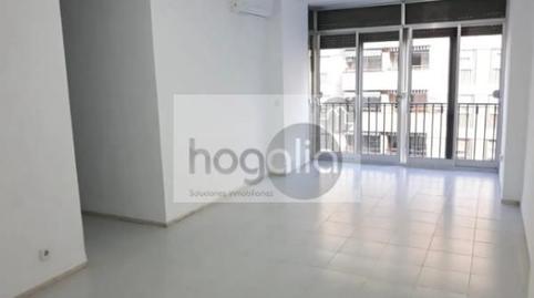 Foto 2 de Piso de alquiler en El Plantinar – Avda. La Paz - El Juncal, Sevilla