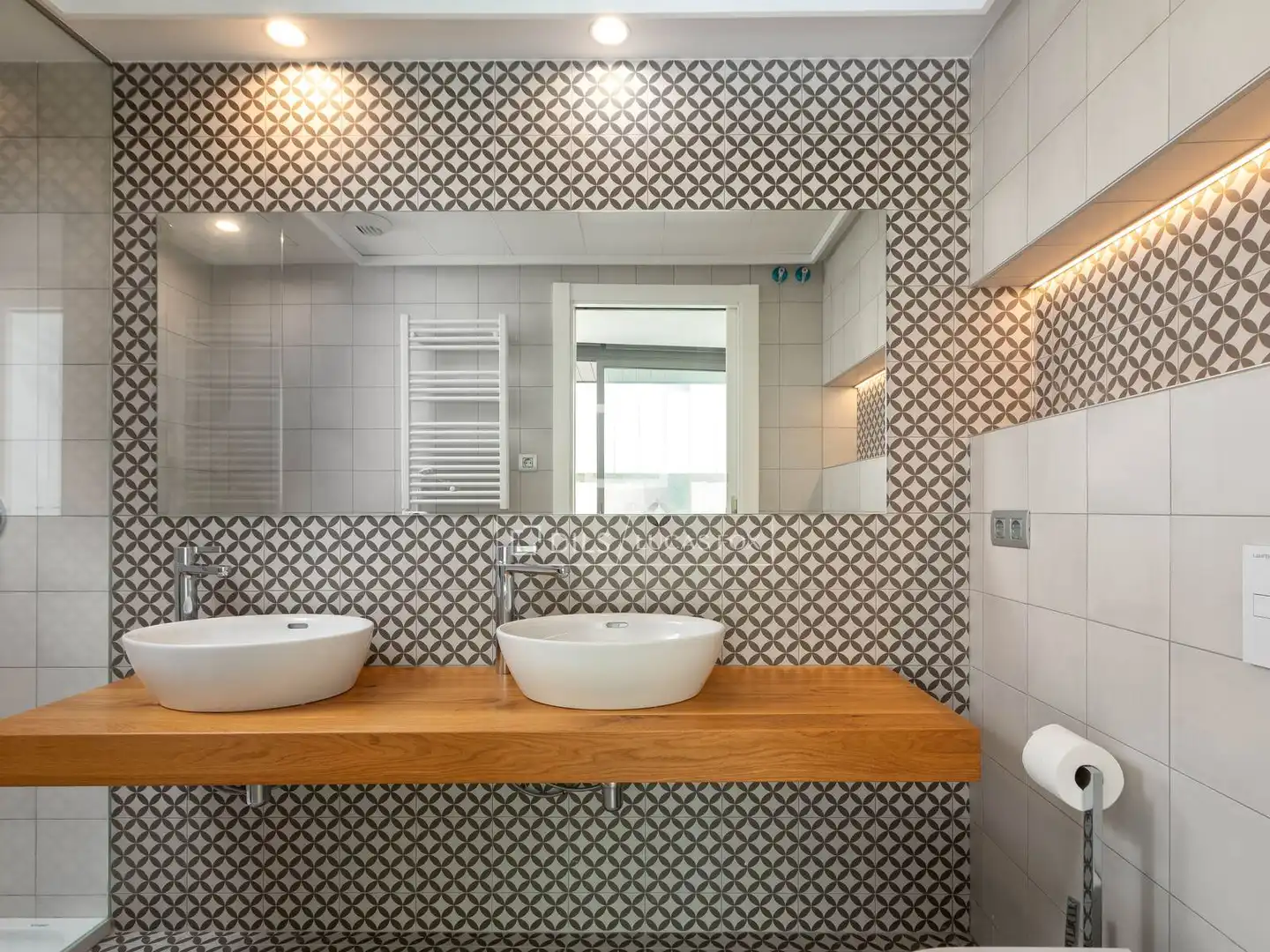 Badezimmer von Wohnung zum Verkauf in Lloret de Mar mit Klimaanlage, Terrasse und Schwimmbad