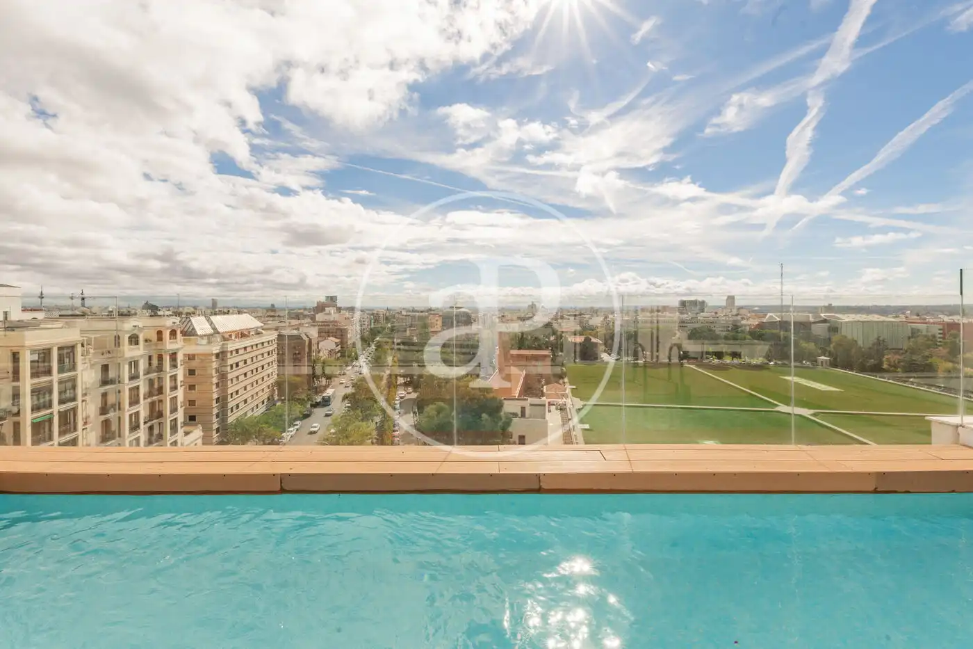 Schwimmbecken von Wohnung zum Verkauf in Madrid mit Klimaanlage, Heizung und Terrasse