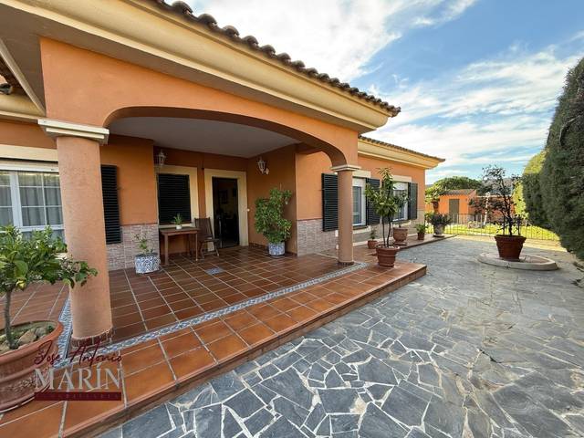 Casa-chalet en Venta en Urbanizacion Urbanización Lomas en Carretera de Sevilla - Los Montitos