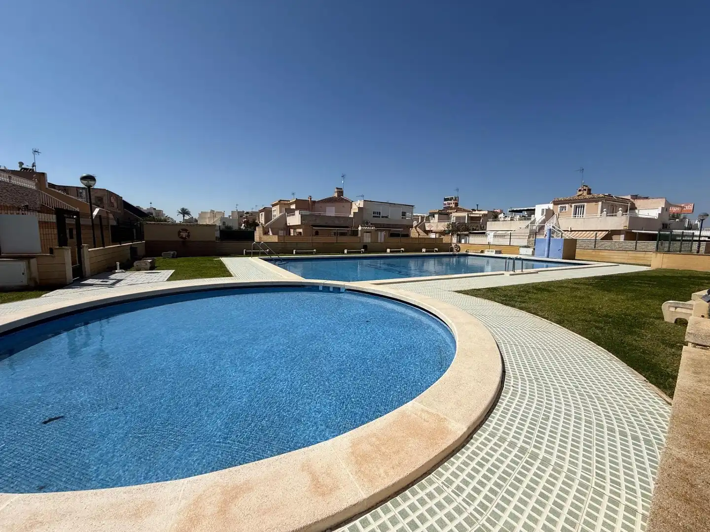 Piscina de Finca rústica en venta en Torrevieja con Piscina y Piscina comunitaria
