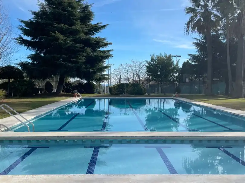 Adosado con piscina en venta en Avinguda Tolrà 1
