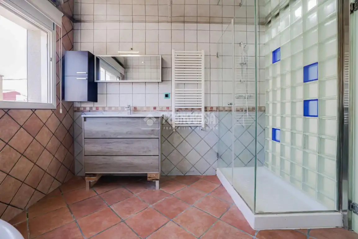 Badezimmer von Wohnung zum Verkauf in Terrassa mit Heizung und Terrasse
