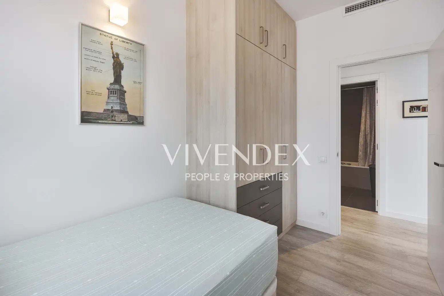 Dormitori de Àtic en venda en L'Hospitalet de Llobregat amb Aire condicionat, Calefacció i Parquet
