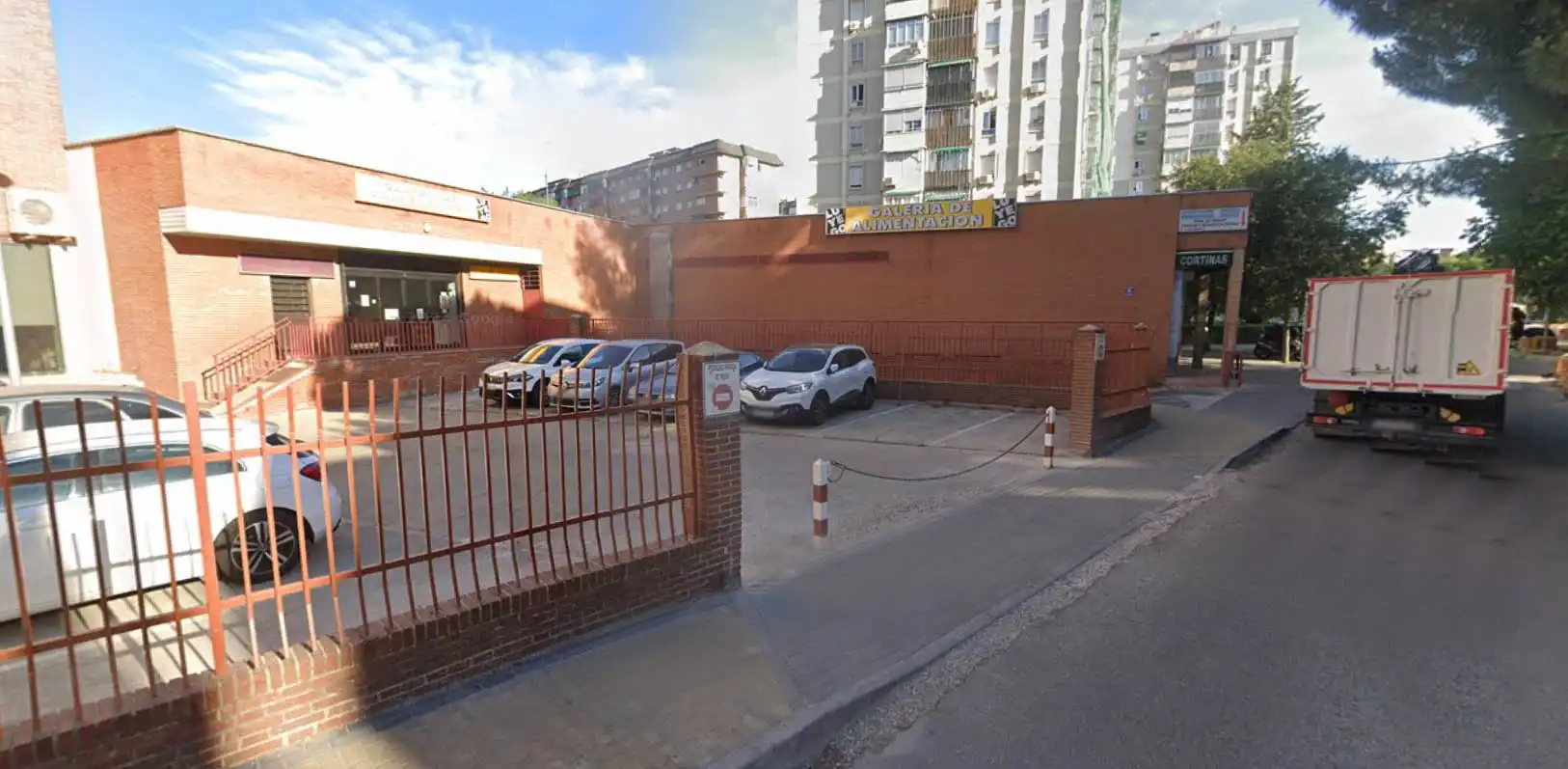 Parking de Local de alquiler en Madrid con Aire acondicionado y Calefacción