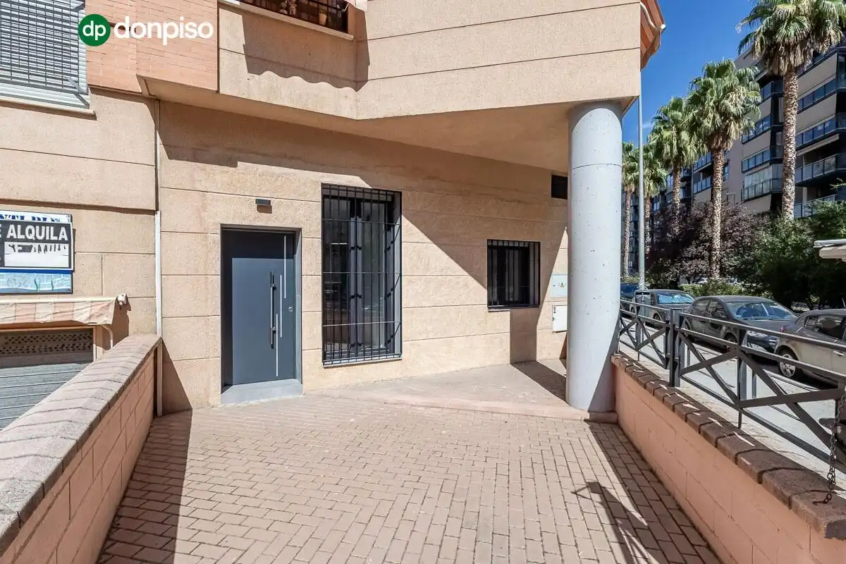 Ground floor with pool for sale in Calle PDTA RAFAEL GAGO PALOMO 9, imagen 4