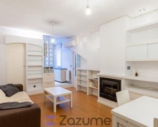 Living room of Flat to rent in  Madrid Capital  with Air Conditioner, Heating and Parquet flooring