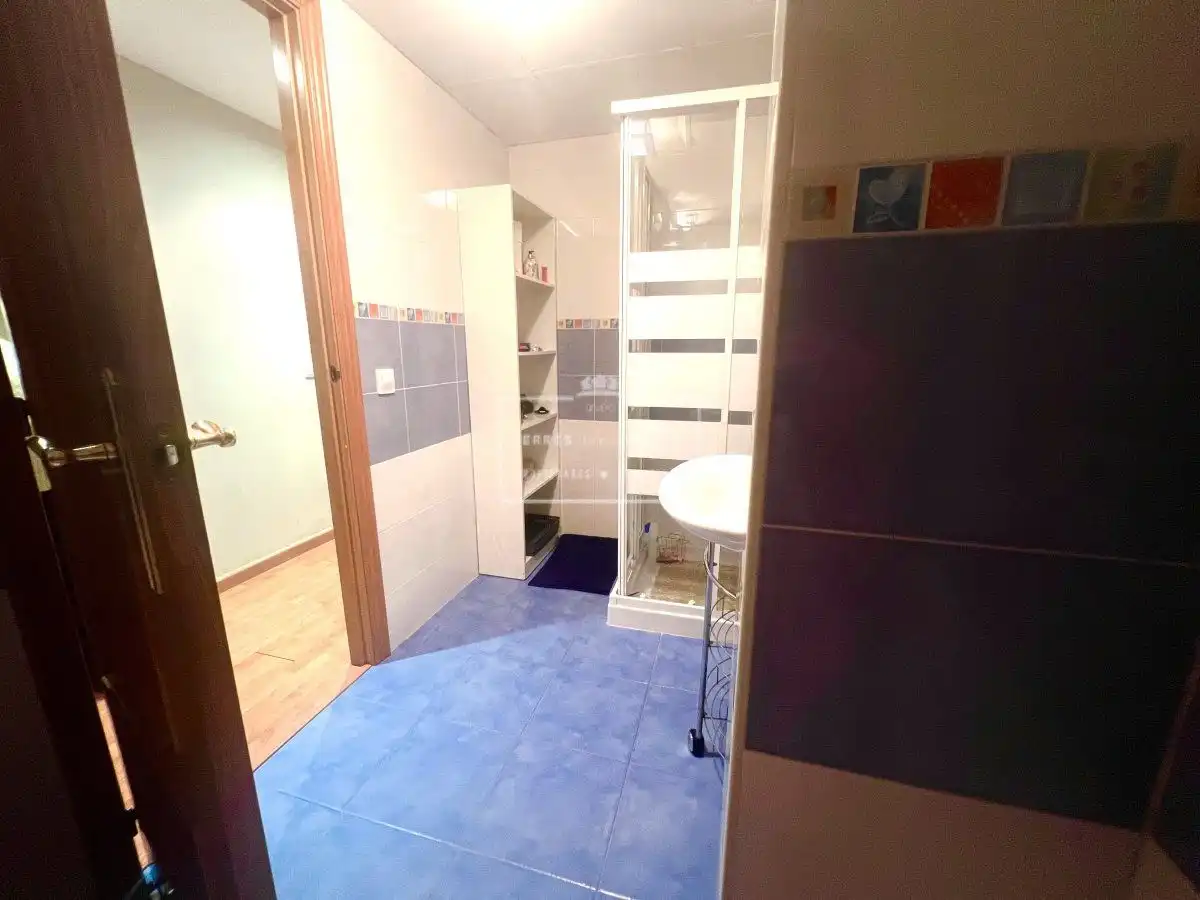 Baño de Piso en venta en Castellón de la Plana / Castelló de la Plana con Aire acondicionado, Calefacción y Terraza