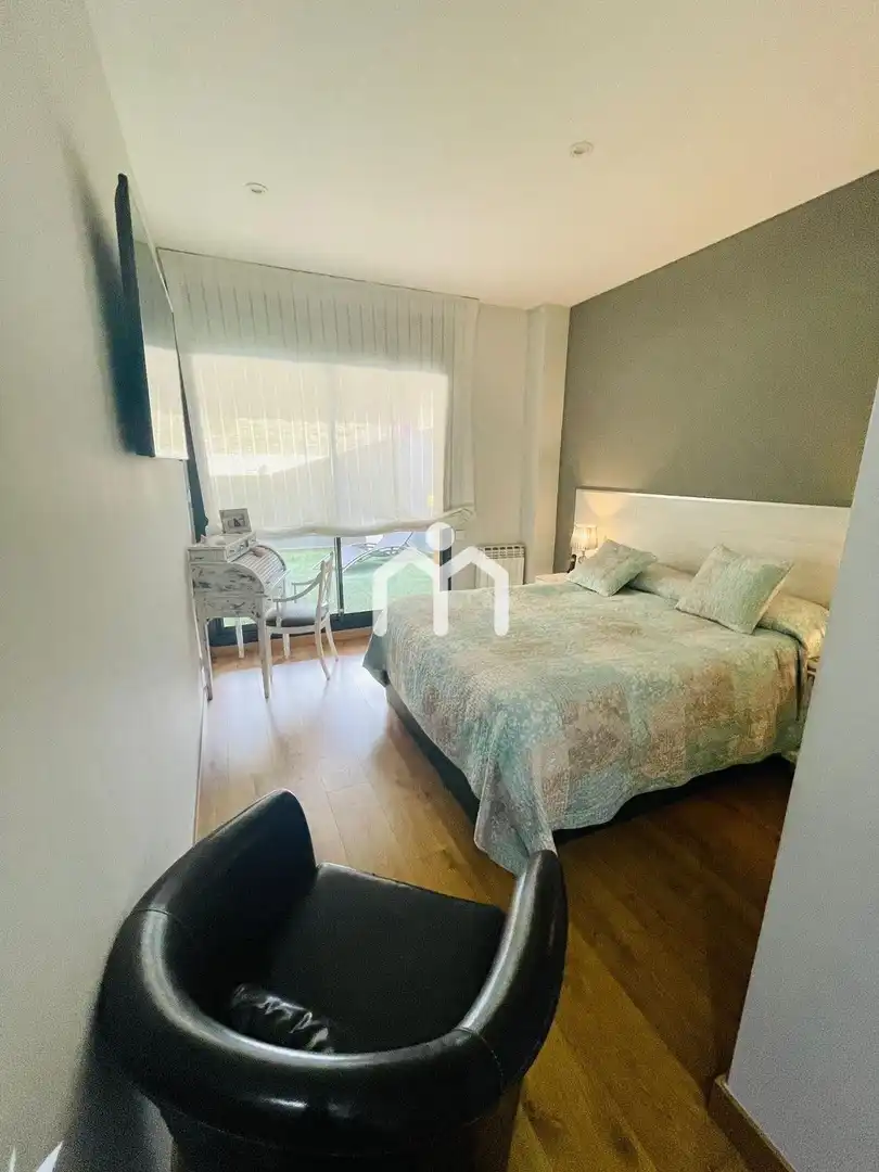 Dormitori de Pis en venda en Badalona amb Aire condicionat, Calefacció i Terrassa