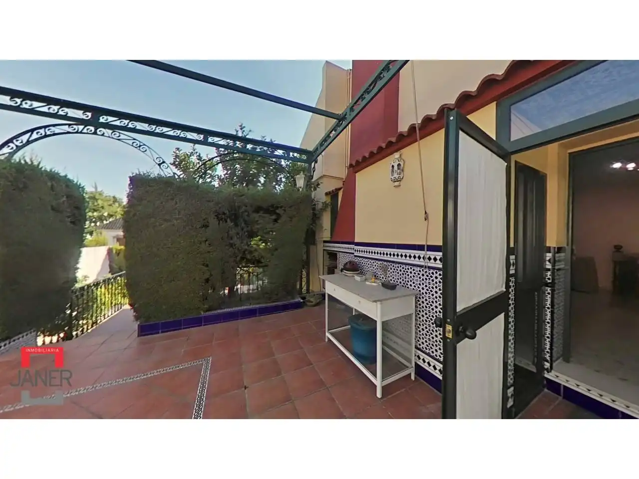 Jardí de Casa o xalet en venda en Tomares amb Aire condicionat, Jardí privat i Terrassa