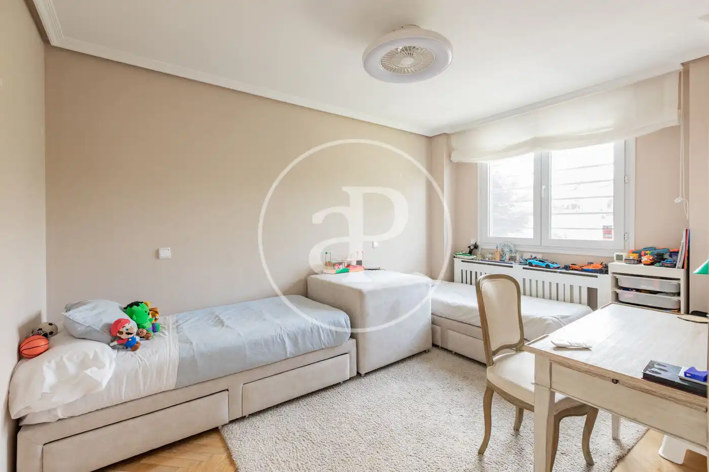 Habitación de Casa adosada en venta en Madrid con Aire acondicionado, Calefacción y Jardín privado