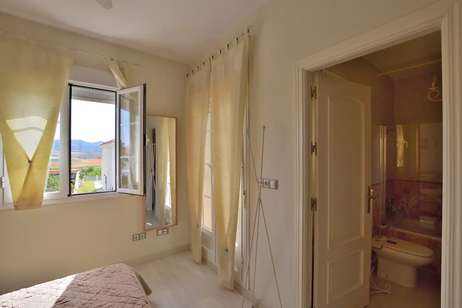 Dormitori de Casa adosada en venda en Ronda amb Aire condicionat, Calefacció i Parquet