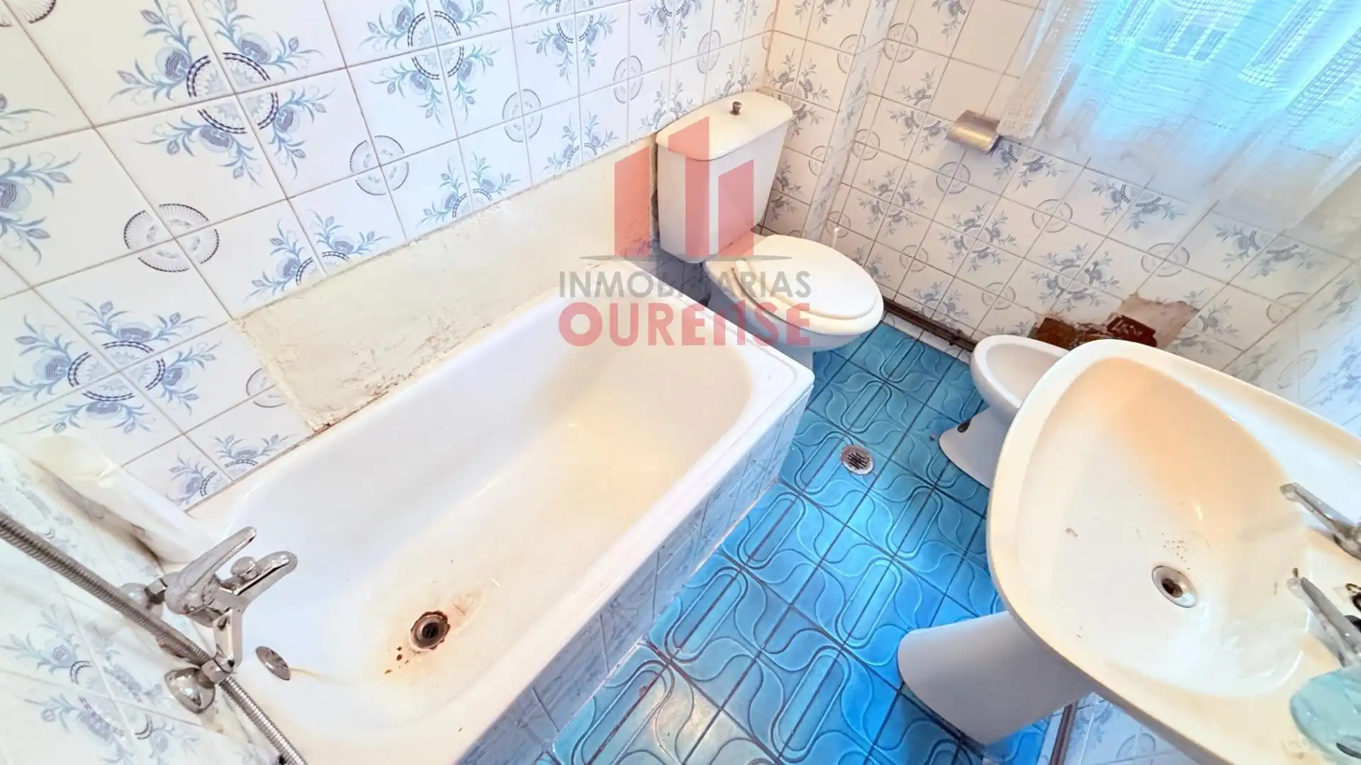 Bathroom of Buildings for sale in Ourense Capital 