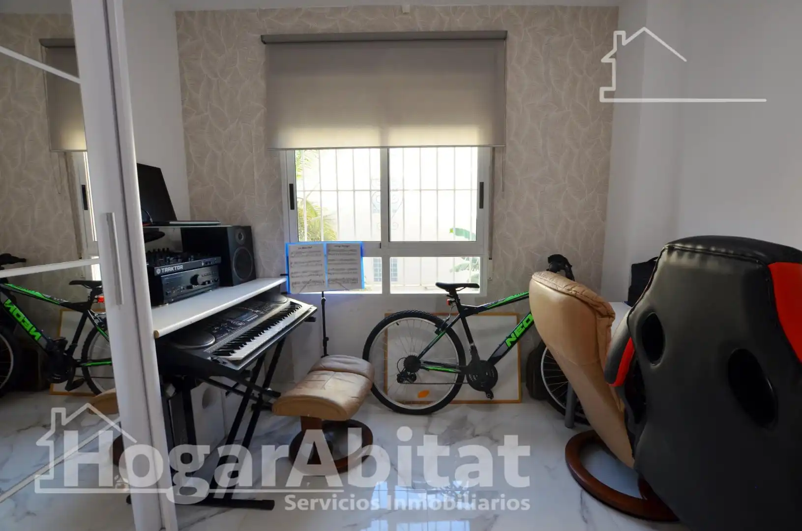 Bedroom of Flat for sale in Mutxamel  with Air Conditioner, Heating and Terrace