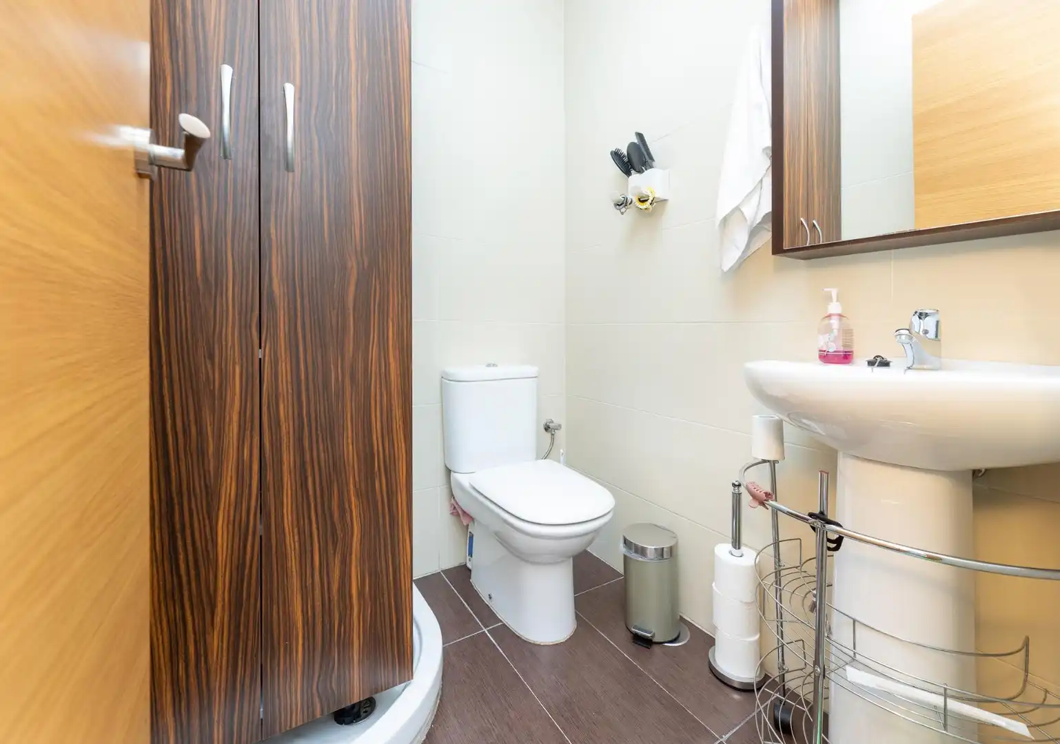 Bathroom of Flat for sale in Granada  with Air Conditioner, Heating and Storage room