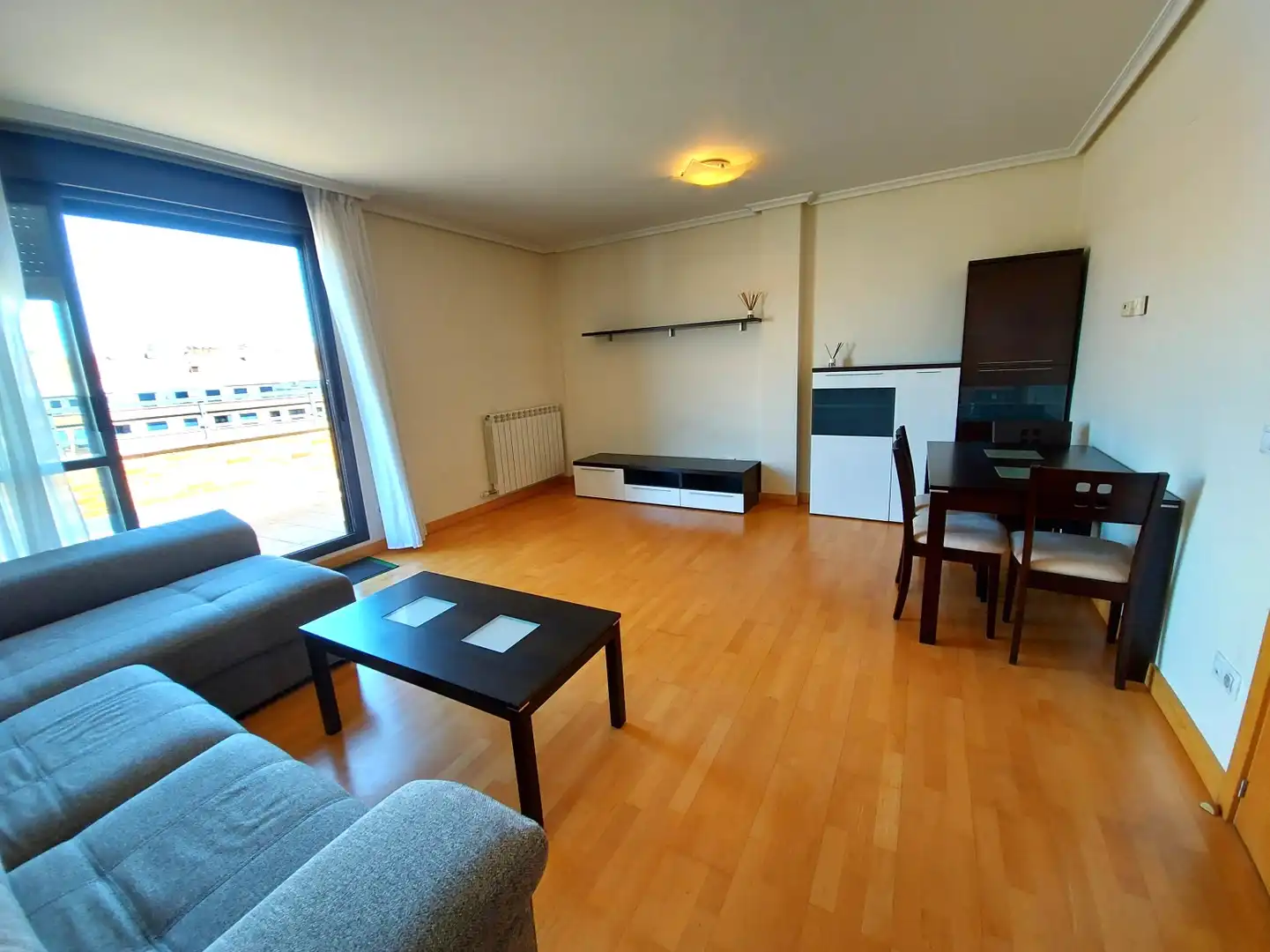 Sala d'estar de Àtic en venda en  Logroño amb Aire condicionat, Calefacció i Parquet