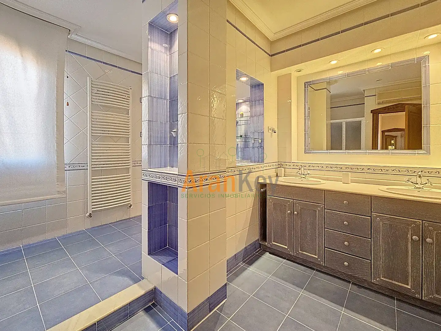 Bathroom of Houses for sale in Aranjuez  with Air Conditioner, Heating and Private garden
