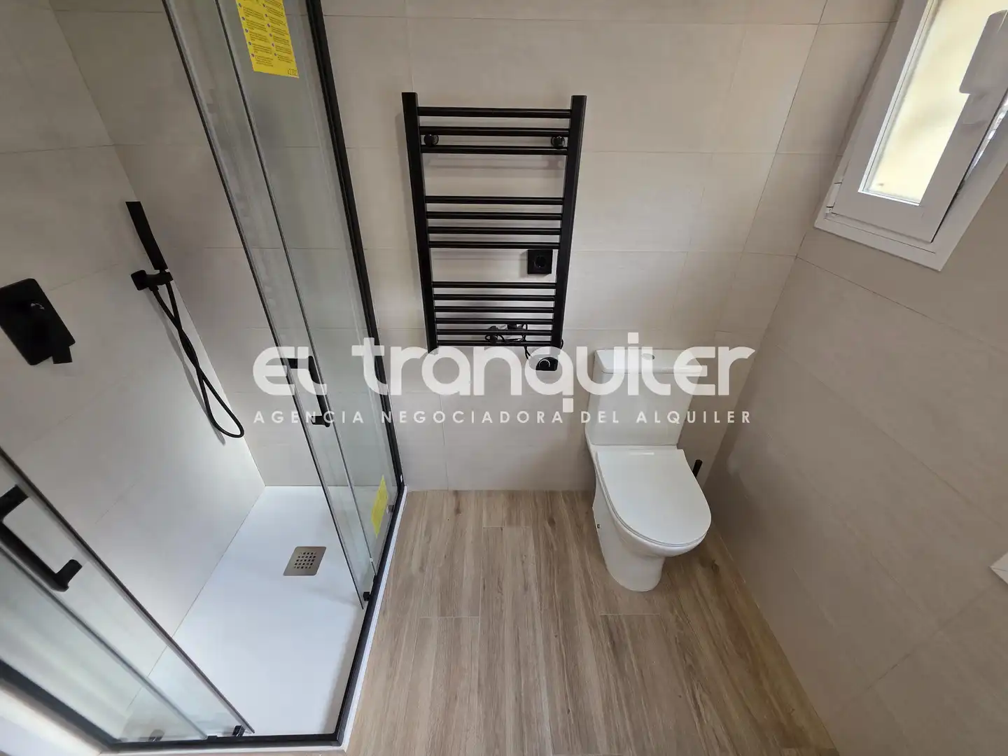 Badezimmer von Wohnung zur Miete in Madrid mit Klimaanlage, Möbliert und Waschmaschine