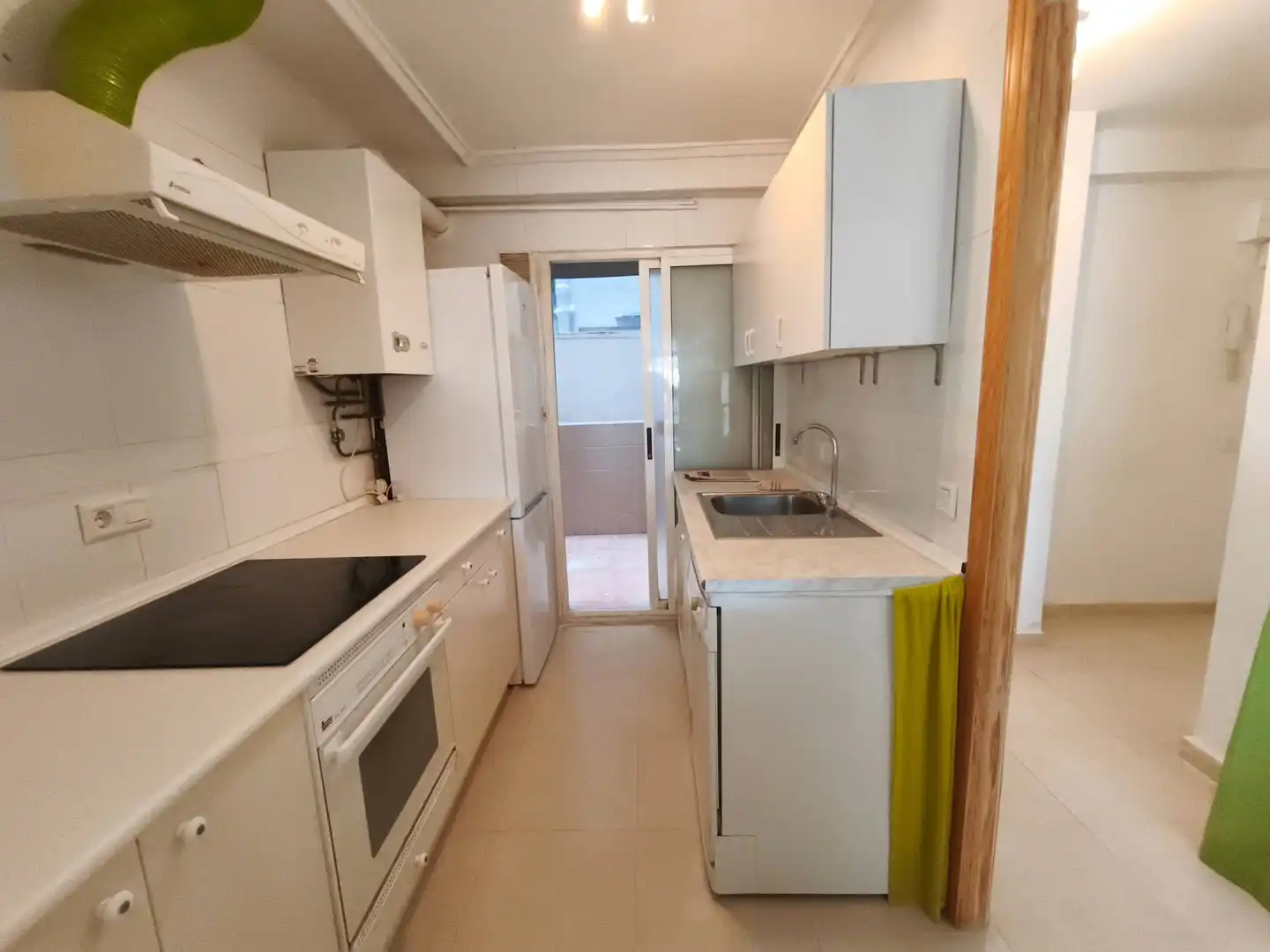 Cocina de Piso en venta en Torrevieja con Calefacción, Jardín privado y Trastero