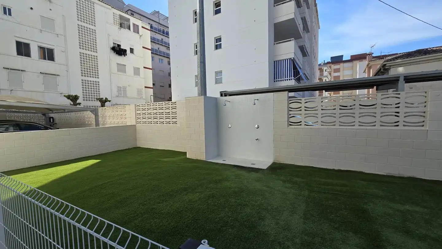 Terraza de Apartamento de alquiler en Gandia con Aire acondicionado, Calefacción y Piscina comunitaria