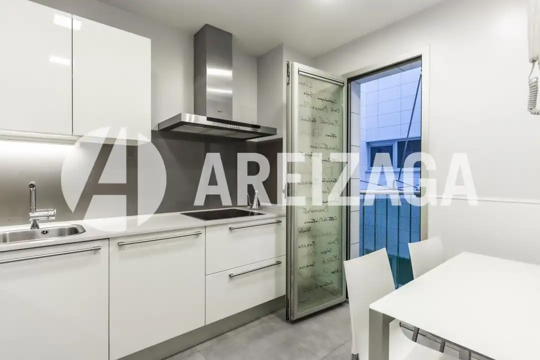 Cocina de Piso en venta en Donostia - San Sebastián  con Calefacción, Terraza y Balcón