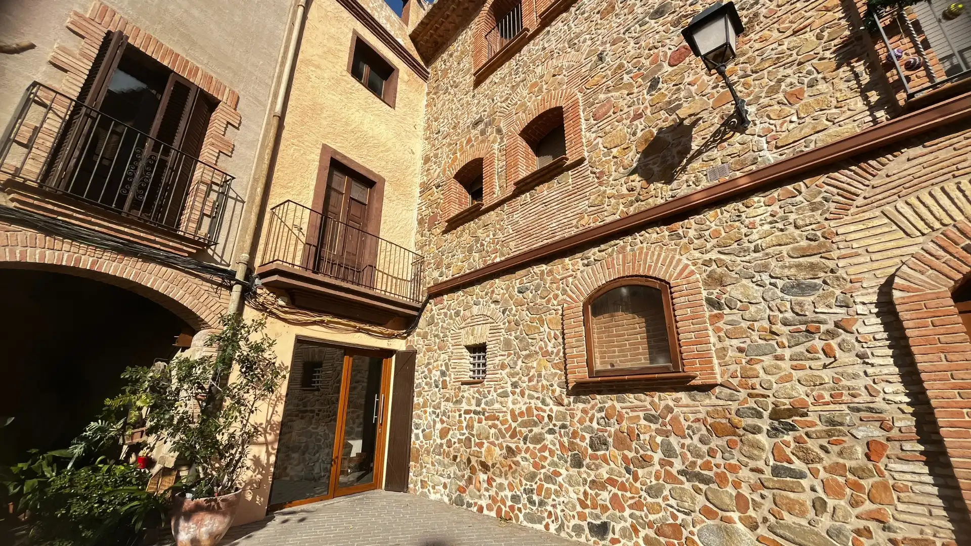 Exterior view of Houses for sale in Riudecanyes