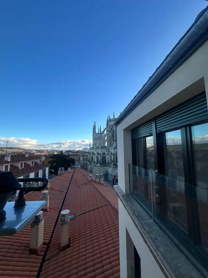 Terrassa de Àtic en venda en León Capital  amb Calefacció, Parquet i Traster