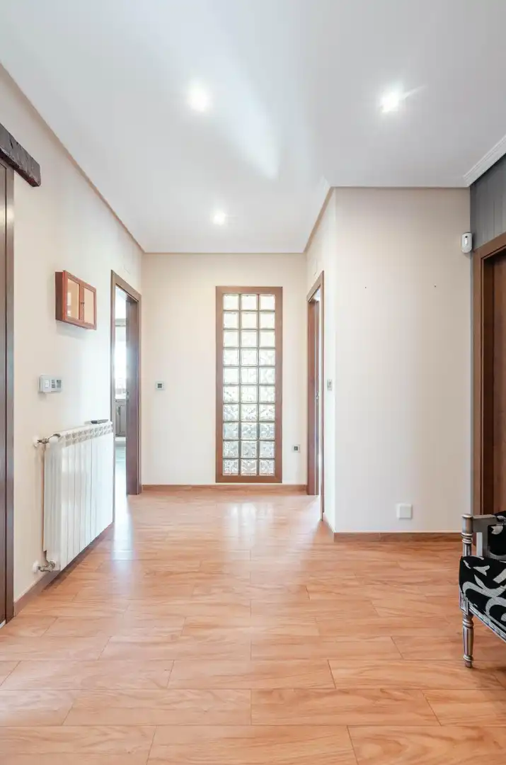 Casa o chalet en venta en Santo Adriano con Calefacción, Piscina y Alarma