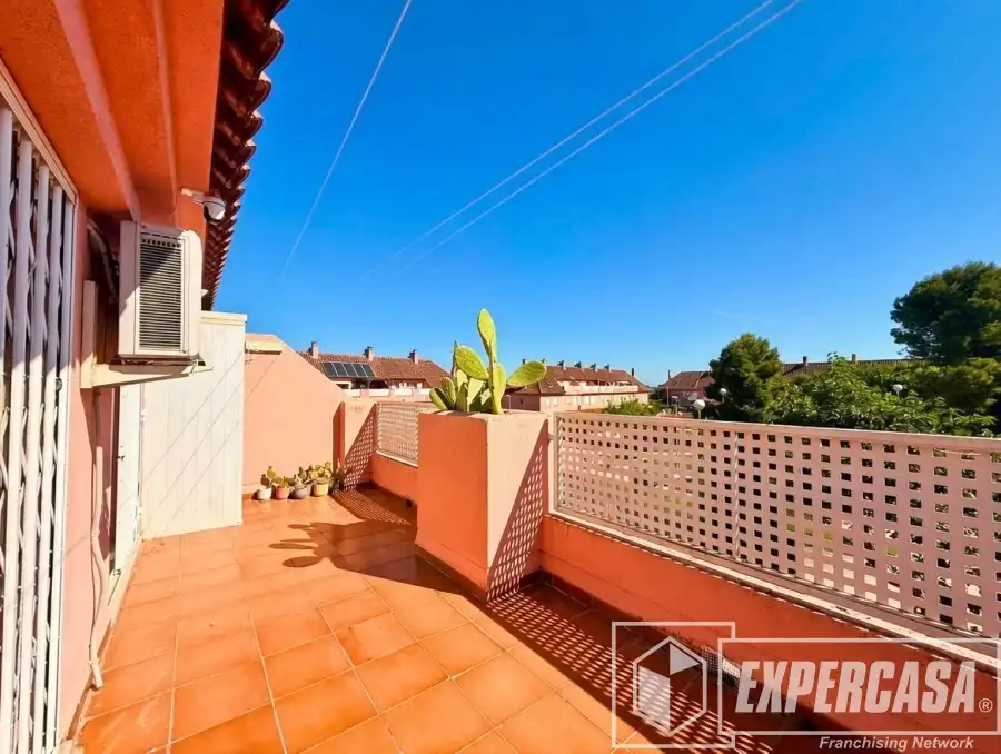 Vista exterior de Casa adosada en venda en Massalfassar amb Aire condicionat, Calefacció i Terrassa