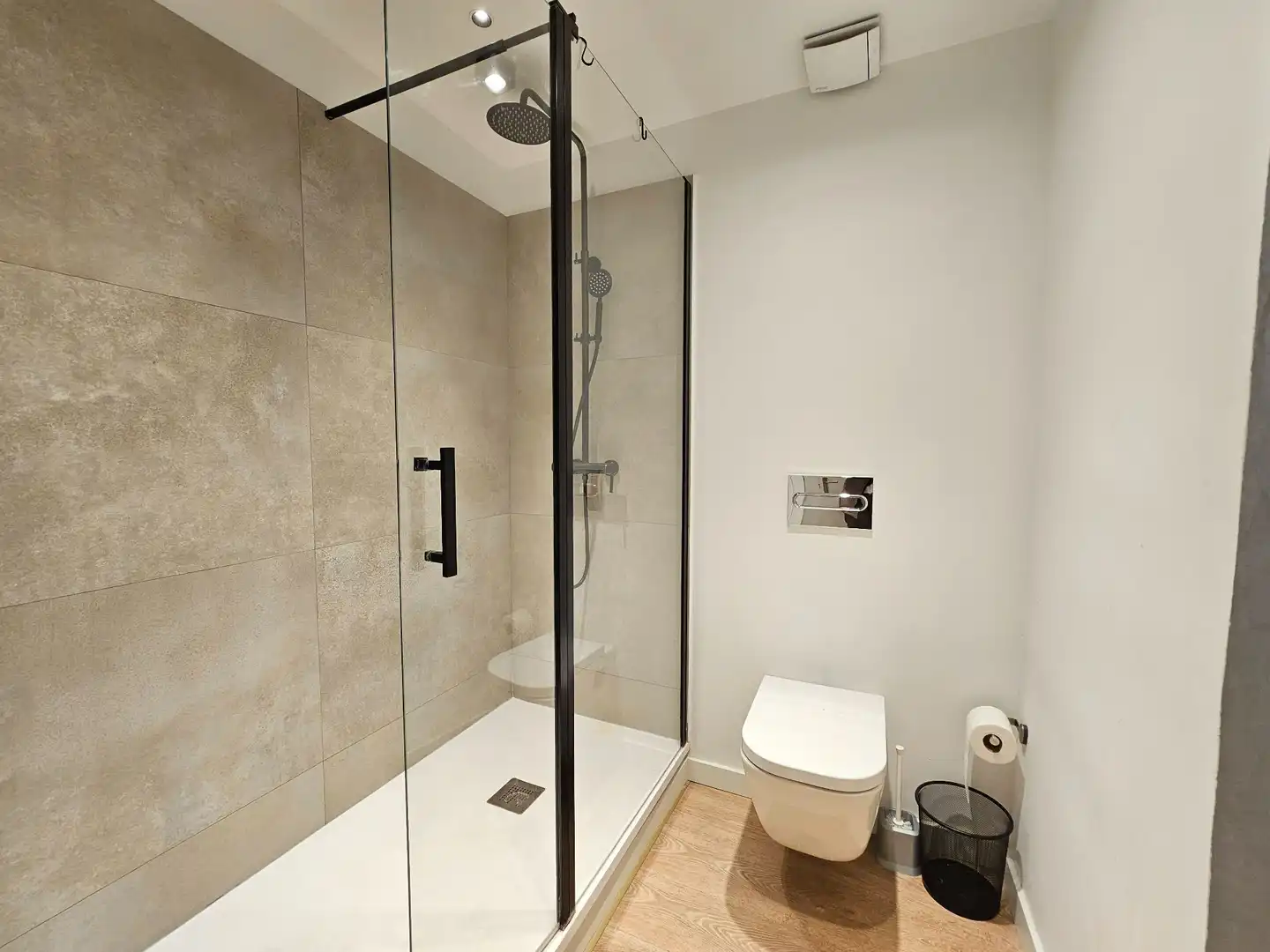 Bathroom of Flat for rent in Barcelona  with Air Conditioner and Furnished