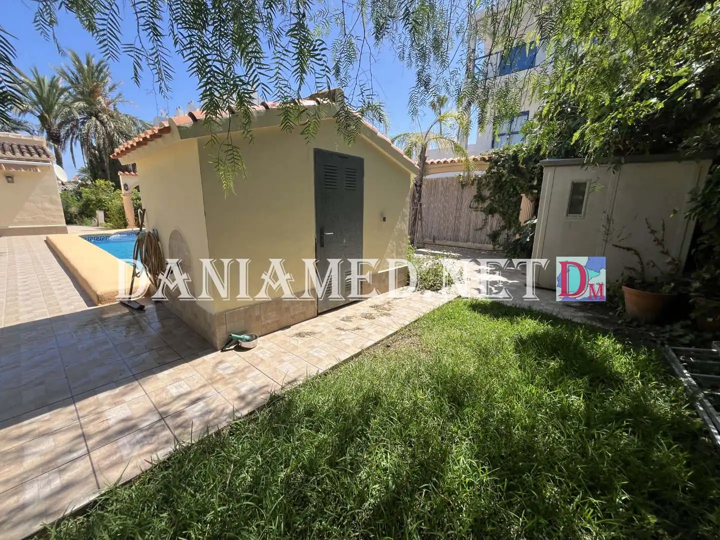 Außenansicht von Haus oder Chalet zum Verkauf in Dénia mit Klimaanlage, Heizung und Privatgarten