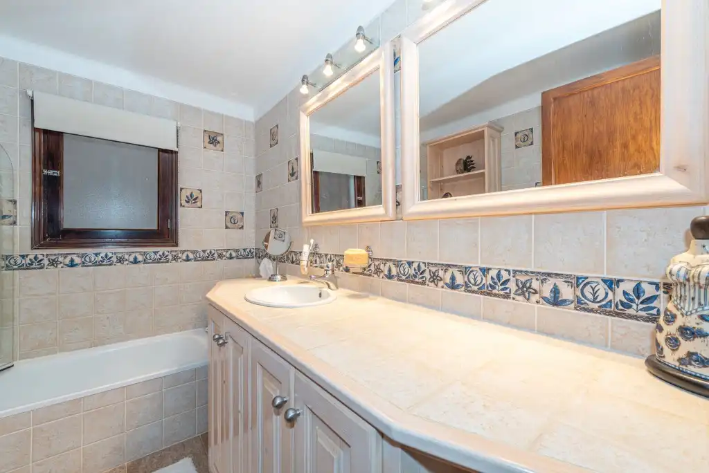 Badezimmer von Haus oder Chalet zum Verkauf in Pollença mit Heizung, Privatgarten und Terrasse