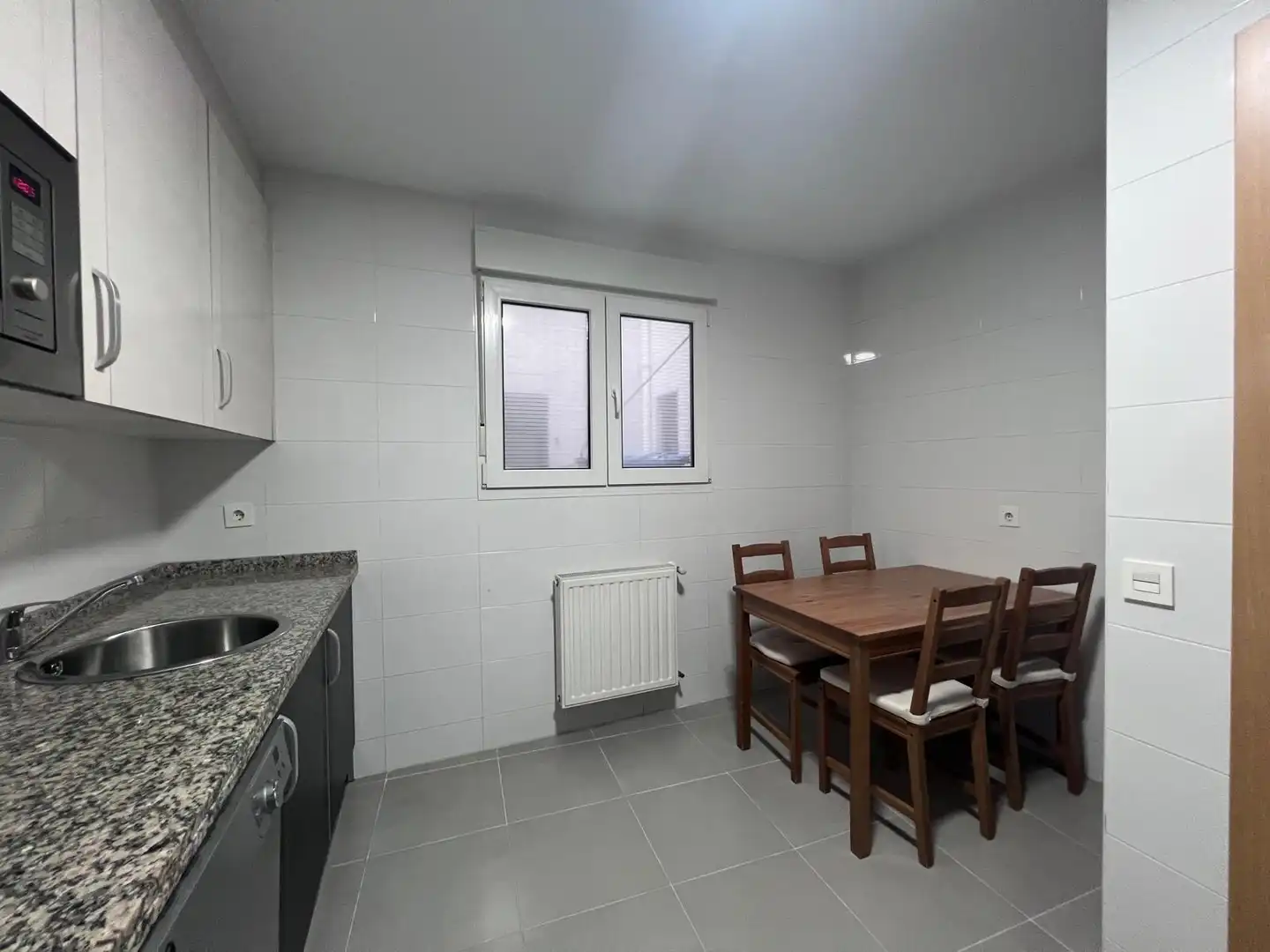 Cocina de Piso de alquiler en Oviedo  con Calefacción, Terraza y Trastero