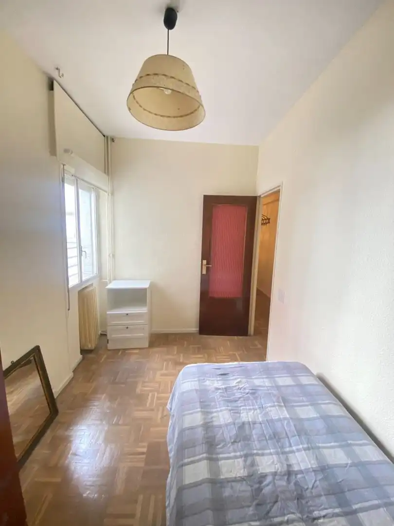Bedroom of Flat for rent in Madrid  with Air Conditioner, Heating and Private garden